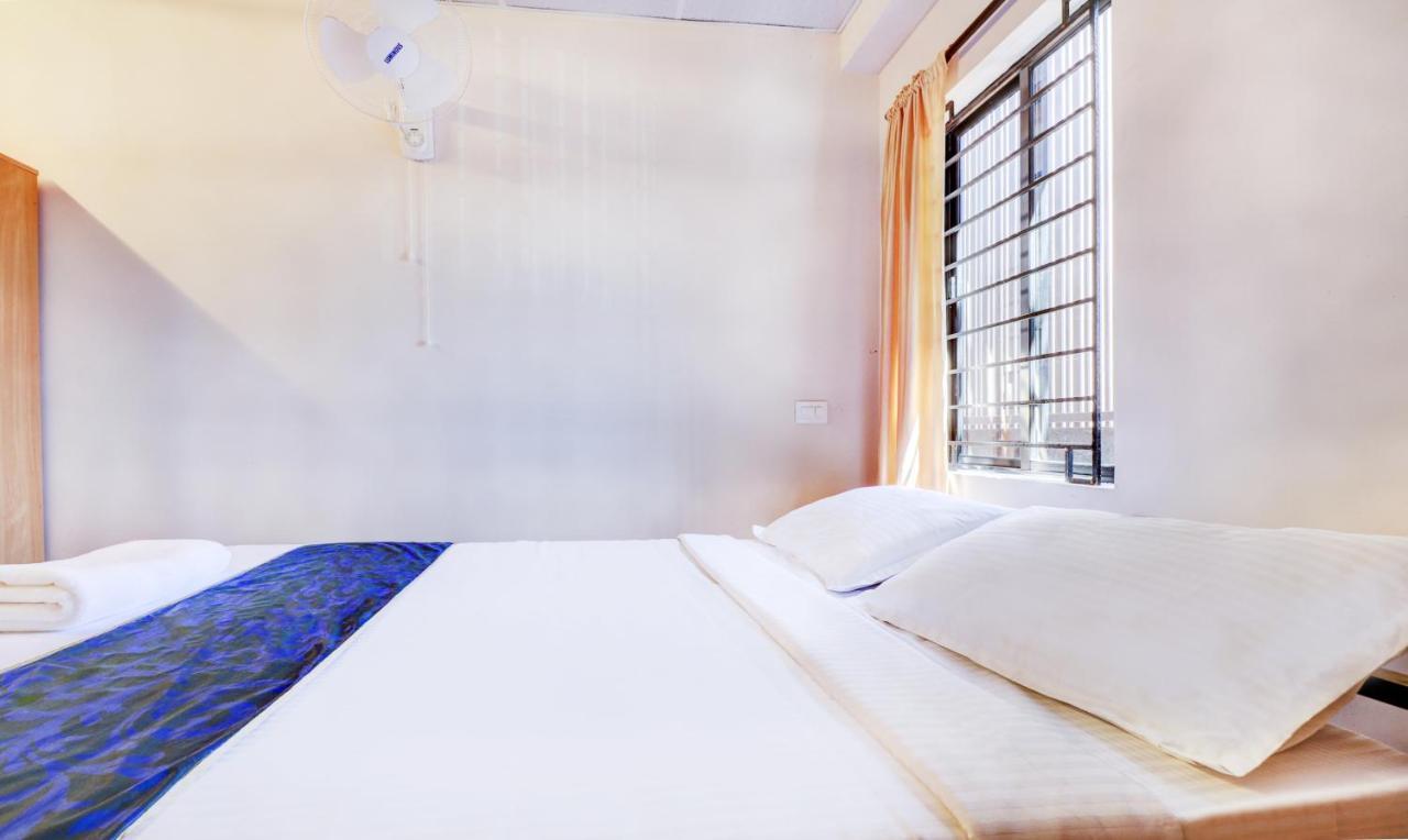 Tri-Star Presidency Cochin Hotel Kochi Buitenkant foto